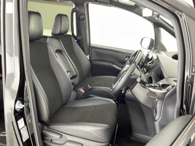 トヨタ ノア Si ダブルバイビーⅢ 愛知県 2020(令2)年 3.9万km ブラック 衝突軽減システム/両側パワースライドドア/クルーズコントロール/フリップダウンモニター/９型SDナビ/Bluetooth/バックカメラ/コーナーセンサー/純正アルミホイール/LEDヘッドライト/オートマチックハイビーム/ドライブレコーダー/ETC/ステアリングスイッチ/スマートキー/プッシュスタート