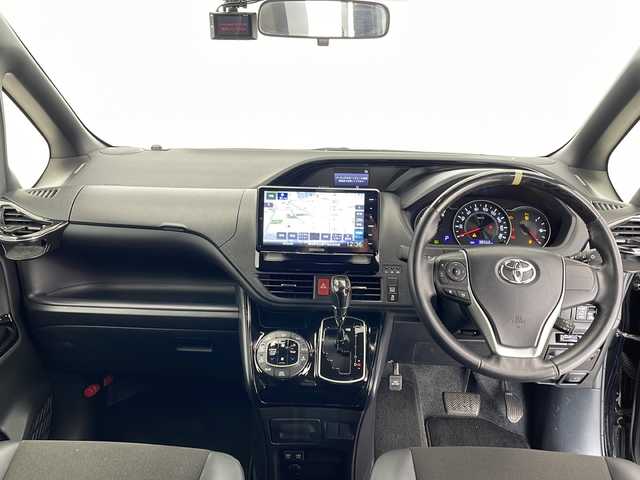 トヨタ ノア Si ダブルバイビーⅢ 愛知県 2020(令2)年 3.9万km ブラック 衝突軽減システム/両側パワースライドドア/クルーズコントロール/フリップダウンモニター/９型SDナビ/Bluetooth/バックカメラ/コーナーセンサー/純正アルミホイール/LEDヘッドライト/オートマチックハイビーム/ドライブレコーダー/ETC/ステアリングスイッチ/スマートキー/プッシュスタート