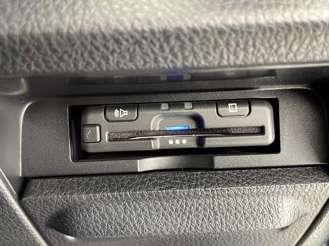 トヨタ ノア Si ダブルバイビーⅢ 愛知県 2020(令2)年 3.9万km ブラック 衝突軽減システム/両側パワースライドドア/クルーズコントロール/フリップダウンモニター/９型SDナビ/Bluetooth/バックカメラ/コーナーセンサー/純正アルミホイール/LEDヘッドライト/オートマチックハイビーム/ドライブレコーダー/ETC/ステアリングスイッチ/スマートキー/プッシュスタート