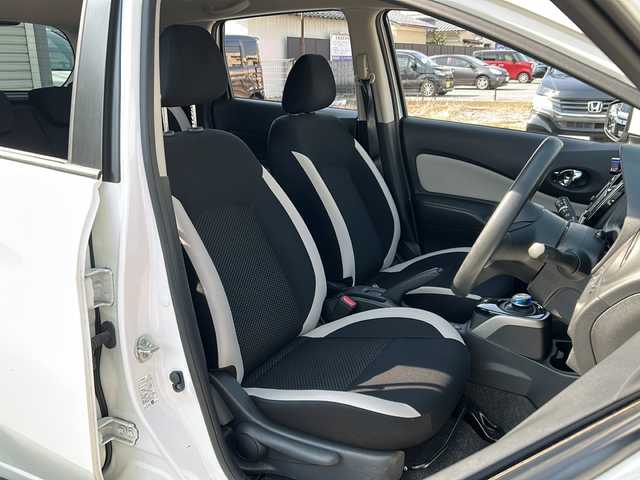 日産 ノート e－パワー X 石川県 2020(令2)年 4.2万km ホワイト 純正ナビ（MJ119D-W）/　フルセグ・CD・SD/バックカメラ/ステアリングスイッチ/360°ドライブレコーダー/ETC/エマージェンシーブレーキ/レーンキープアシスト/スマートキー/プッシュスタート