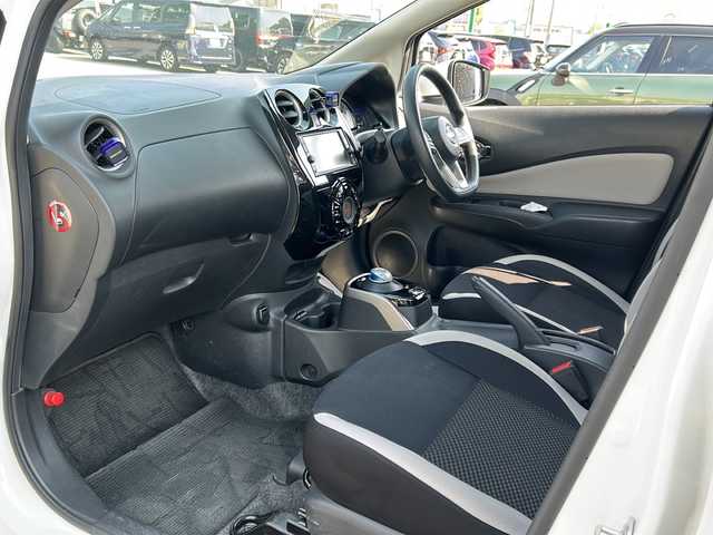 日産 ノート e－パワー X 石川県 2020(令2)年 4.2万km ホワイト 純正ナビ（MJ119D-W）/　フルセグ・CD・SD/バックカメラ/ステアリングスイッチ/360°ドライブレコーダー/ETC/エマージェンシーブレーキ/レーンキープアシスト/スマートキー/プッシュスタート