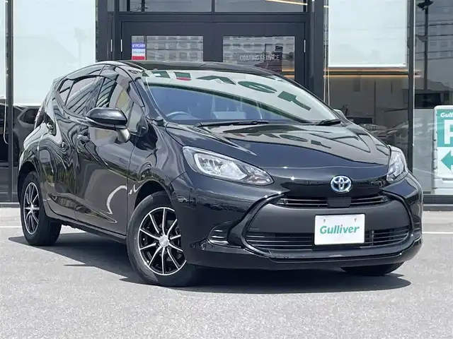 トヨタ アクア G 茨城県 2021(令3)年 2.8万km ブラックマイカ 純正ディスプレイオーディオ/【AM・FM・USB・BT】/レーダークルコン/Bカメラ/前後コーナーセンサー/USB入力端子/１００V電源/オートライト/オートハイビーム/LEDライト/ヘッドライトレベライザー/横滑り防止装置/レーンキープアシストコントロール/衝突被害軽減システム/純正フロアマット/社外アルミホイール