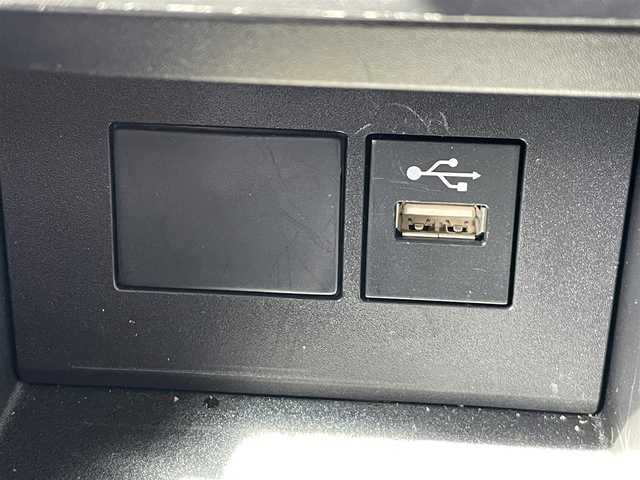トヨタ アクア G 茨城県 2021(令3)年 2.8万km ブラックマイカ 純正ディスプレイオーディオ/【AM・FM・USB・BT】/レーダークルコン/Bカメラ/前後コーナーセンサー/USB入力端子/１００V電源/オートライト/オートハイビーム/LEDライト/ヘッドライトレベライザー/横滑り防止装置/レーンキープアシストコントロール/衝突被害軽減システム/純正フロアマット/社外アルミホイール