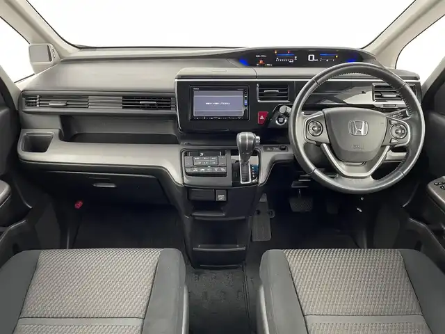 ホンダ ステップワゴン スパーダ ホンダセンシング 埼玉県 2016(平28)年 5.9万km ホワイトオーキッドパール Honda SENSING/ナビ装着用スペシャルパッケージ/フリップダウンモニター/ドライブレコーダー/両側パワースライドドア/LEDヘッドライト/オートライトコントロール/わくわくゲート/コンフォートビューパッケージ/ロントフルオートエアコン＋リアマニュアルクーラー/16インチアルミホイール/クルーズコントロール/パドルシフト/1列目サイド＆サイドカーテンエアバッグシステム/ビルトインETC
