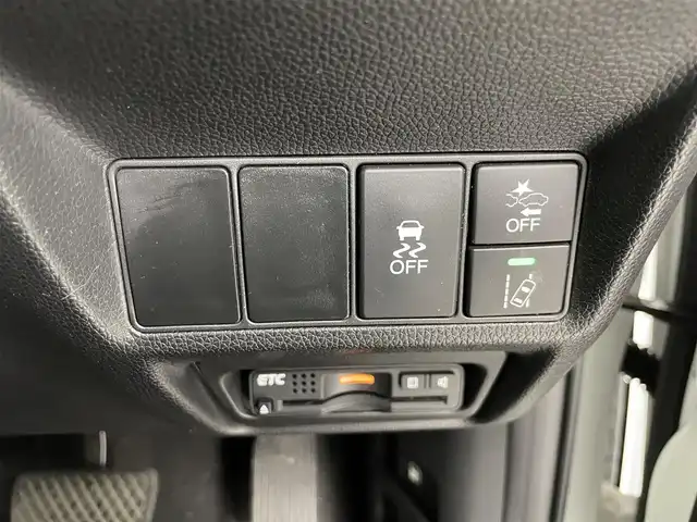 ホンダ ステップワゴン スパーダ ホンダセンシング 埼玉県 2016(平28)年 5.9万km ホワイトオーキッドパール Honda SENSING/ナビ装着用スペシャルパッケージ/フリップダウンモニター/ドライブレコーダー/両側パワースライドドア/LEDヘッドライト/オートライトコントロール/わくわくゲート/コンフォートビューパッケージ/ロントフルオートエアコン＋リアマニュアルクーラー/16インチアルミホイール/クルーズコントロール/パドルシフト/1列目サイド＆サイドカーテンエアバッグシステム/ビルトインETC