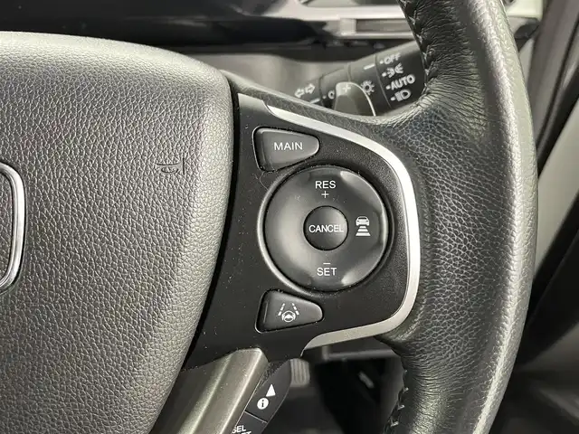 ホンダ ステップワゴン スパーダ ホンダセンシング 埼玉県 2016(平28)年 5.9万km ホワイトオーキッドパール Honda SENSING/ナビ装着用スペシャルパッケージ/フリップダウンモニター/ドライブレコーダー/両側パワースライドドア/LEDヘッドライト/オートライトコントロール/わくわくゲート/コンフォートビューパッケージ/ロントフルオートエアコン＋リアマニュアルクーラー/16インチアルミホイール/クルーズコントロール/パドルシフト/1列目サイド＆サイドカーテンエアバッグシステム/ビルトインETC