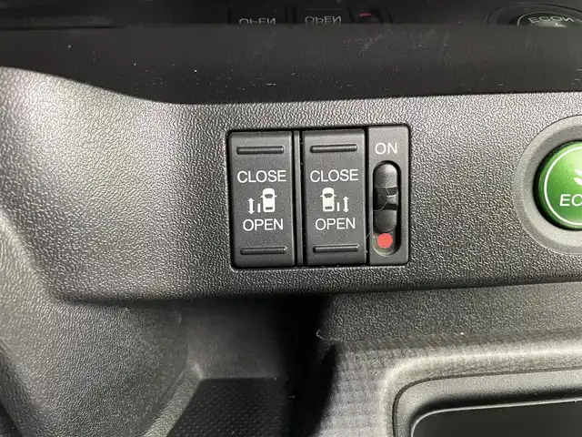 ホンダ ステップワゴン スパーダ ホンダセンシング 埼玉県 2016(平28)年 5.9万km ホワイトオーキッドパール Honda SENSING/ナビ装着用スペシャルパッケージ/フリップダウンモニター/ドライブレコーダー/両側パワースライドドア/LEDヘッドライト/オートライトコントロール/わくわくゲート/コンフォートビューパッケージ/ロントフルオートエアコン＋リアマニュアルクーラー/16インチアルミホイール/クルーズコントロール/パドルシフト/1列目サイド＆サイドカーテンエアバッグシステム/ビルトインETC