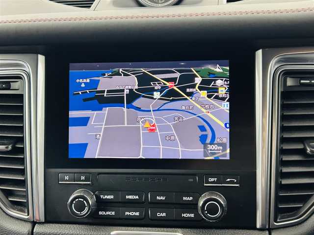 ポルシェ マカン S 福島県 2017(平29)年 7.5万km ジェットブラック 純正メモリーナビゲーション/【AM/FM/AUX/Bluetooth】/・全周囲カメラ/・ドライブレコーダー/・ETC2.0/レーンキープアシスト/前後コーナーセンサー/電子パーキングブレーキ/革巻きステアリング/・パドルシフト/・ステアリングスイッチ/レザーシート/・前席パワーシート/・前席シートヒーター/LEDヘッドライト/・オートライト/アイドリングストップ/横滑り防止装置/後席ISOFIX/純正フロアマット/スマートキー/・スペアキー/取扱説明書/・保証書