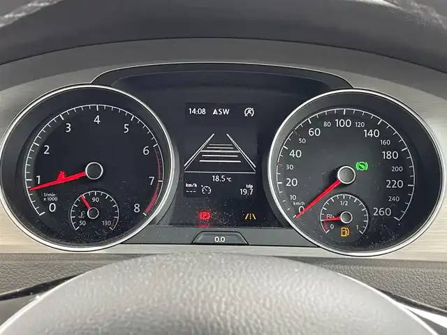 フォルクスワーゲン ゴルフ ヴァリアント TSI コンフォートライン 岡山県 2016(平28)年 1.7万km インジウムグレーメタリッ 登録時走行距離16.729km/純正ナビ：DiscoverPro/(Radio/DISC/SD/TV/Bluetooth)/Front Assist(衝突軽減)/Lane Assist/バックカメラ/ビルトインETC/電動パーキングブレーキ/オートブレーキホールド/スペアキー×1/アイドリングストップ/ウィンカーミラー/ルーフレール/パドルシフト/純正16インチアルミホイール/プッシュスタート/スマートキー