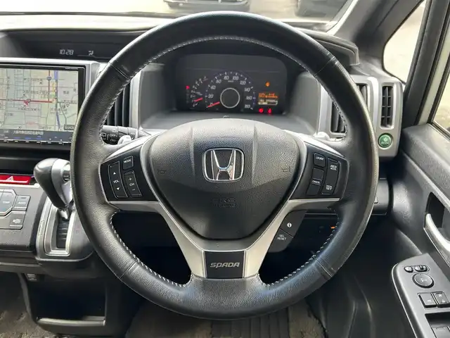 ホンダ ステップワゴン スパーダ Z クールスピリット 大阪府 2013(平25)年 9.7万km ホワイトオーキッドパール ワンオーナー/純正Gathers 9インチナビ　(VXM-135VFNi)/・バックカメラ/・フルセグテレビ（走行中視聴可能）/・CD/DVD/・Bluetooth/・AM/FM/両側パワースライドドア/クルーズコントロール/ドライブレコーダー（DRV-320）/ビルトインETC/オートライト/横滑り防止装置/革巻きステアリング/パドルシフト（MTモード付AT)/ハーフレザーシート/純正フロアマット/純正17インチアルミホイール/スペアキー1本