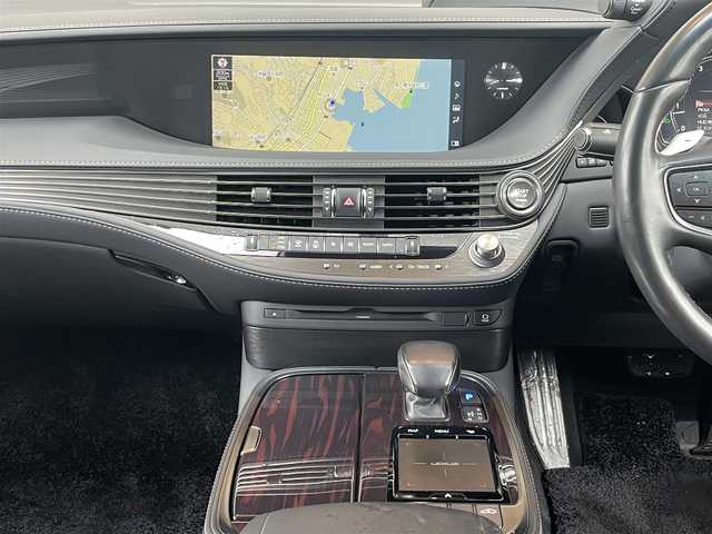 レクサス ＬＳ 500 Iパッケージ 鹿児島県 2018(平30)年 5.4万km ソニッククォーツ 禁煙車/ワンオーナー/サンルーフ/純正SDナビ(フルセグ/Bluetooth/CD/DVD)/全方位カメラ/純正ETC2.0/USB入力端子/電動リアゲート/レザーシート(本革)/パワーシート(運転席/助手席)/エアシート(運転席/助手席)/シートヒーター(運転席/助手席)/前方ドライブレコーダー/クルーズコントロール追従走行有/パドルシフト/ブラインドスポットモニター/デジタルインナーミラー/ステアリングヒーター/全ドアイージークローザー/ヘッドアップディスプレイ/アイドリングストップ/パーキングアシスト/横滑り防止装置/レーンキープアシスト/衝突被害軽減ブレーキ/オートライト/オートマチックハイビーム/LEDヘッドライト/純正フロアマット/純正20インチアルミホイール/保証書/ディーラー記録簿