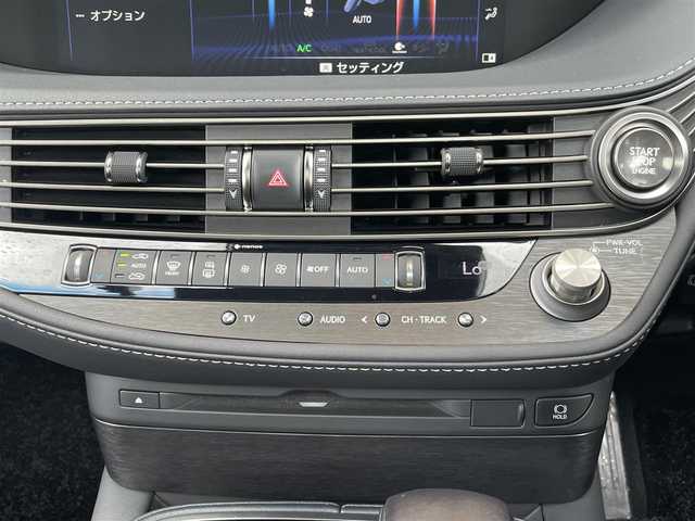 レクサス ＬＳ 500 Iパッケージ 鹿児島県 2018(平30)年 5.4万km ソニッククォーツ 禁煙車/ワンオーナー/サンルーフ/純正SDナビ(フルセグ/Bluetooth/CD/DVD)/全方位カメラ/純正ETC2.0/USB入力端子/電動リアゲート/レザーシート(本革)/パワーシート(運転席/助手席)/エアシート(運転席/助手席)/シートヒーター(運転席/助手席)/前方ドライブレコーダー/クルーズコントロール追従走行有/パドルシフト/ブラインドスポットモニター/デジタルインナーミラー/ステアリングヒーター/全ドアイージークローザー/ヘッドアップディスプレイ/アイドリングストップ/パーキングアシスト/横滑り防止装置/レーンキープアシスト/衝突被害軽減ブレーキ/オートライト/オートマチックハイビーム/LEDヘッドライト/純正フロアマット/純正20インチアルミホイール/保証書/ディーラー記録簿