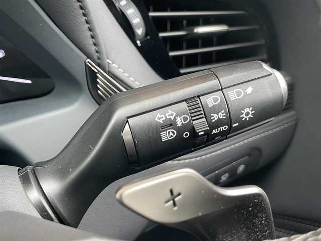 レクサス ＬＳ 500 Iパッケージ 鹿児島県 2018(平30)年 5.4万km ソニッククォーツ 禁煙車/ワンオーナー/サンルーフ/純正SDナビ(フルセグ/Bluetooth/CD/DVD)/全方位カメラ/純正ETC2.0/USB入力端子/電動リアゲート/レザーシート(本革)/パワーシート(運転席/助手席)/エアシート(運転席/助手席)/シートヒーター(運転席/助手席)/前方ドライブレコーダー/クルーズコントロール追従走行有/パドルシフト/ブラインドスポットモニター/デジタルインナーミラー/ステアリングヒーター/全ドアイージークローザー/ヘッドアップディスプレイ/アイドリングストップ/パーキングアシスト/横滑り防止装置/レーンキープアシスト/衝突被害軽減ブレーキ/オートライト/オートマチックハイビーム/LEDヘッドライト/純正フロアマット/純正20インチアルミホイール/保証書/ディーラー記録簿