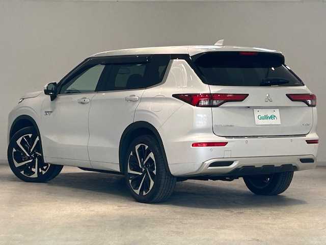 三菱 アウトランダー ＰＨＥＶ P 宮城県 2022(令4)年 3.3万km ホワイトダイヤモンド サンルーフ/セーフティパッケージ/・アダプティブLEDヘッドライト/・マルチアラウンドモニター/・移動物検知機能/・デジタルルームミラー/・電動パーキングブレーキ/・ブレーキオートホールド/・SRSエアバッグ/純正ナビ/バックカメラ/純正フルセグTV/シートヒーター/シートメモリー/パワーシート/コーナーセンサー/ETC2.0/BOSEスピーカー/電動リアゲート/純正ドライブレコーダー/純正アルミホイール/純正フロアマット