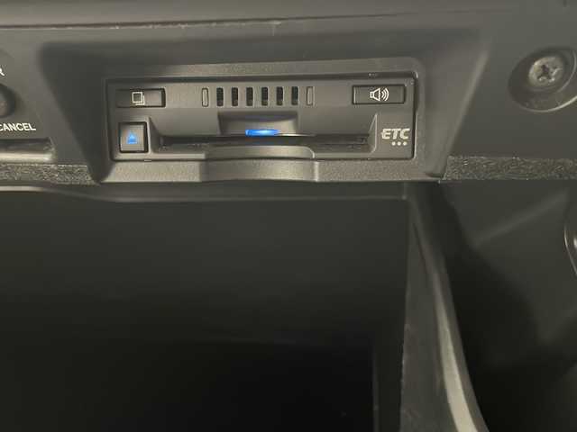 トヨタ クラウン ハイブリッド RS アドバンス 宮崎県 2018(平30)年 4.3万km ホワイトパールクリスタルシャイン ワンオーナー/純正ナビ/（CD・DVD・フルセグTV・BTオーディオ・SD）/全方位カメラ/ビルトインETC/プリクラッシュセーフティ/ブラインドスポットモニター/レーダークルーズコントロール/デジタルインナーミラー/ハーフレザーシート/前席パワーシート・右前席シートメモリー/前席シートヒーター/ステアリングヒーター/LEDヘッドライト/前後コーナーセンサー/ドライブレコーダー/純正フロアマット/純正ドアバイザー/新車保証書/取扱説明書/スマートスペアキー×1本/カード型キー×1本