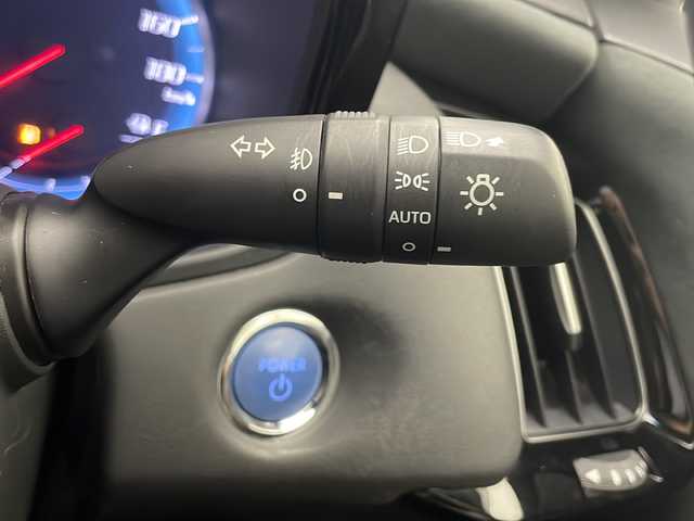 トヨタ クラウン ハイブリッド RS アドバンス 宮崎県 2018(平30)年 4.3万km ホワイトパールクリスタルシャイン ワンオーナー/純正ナビ/（CD・DVD・フルセグTV・BTオーディオ・SD）/全方位カメラ/ビルトインETC/プリクラッシュセーフティ/ブラインドスポットモニター/レーダークルーズコントロール/デジタルインナーミラー/ハーフレザーシート/前席パワーシート・右前席シートメモリー/前席シートヒーター/ステアリングヒーター/LEDヘッドライト/前後コーナーセンサー/ドライブレコーダー/純正フロアマット/純正ドアバイザー/新車保証書/取扱説明書/スマートスペアキー×1本/カード型キー×1本