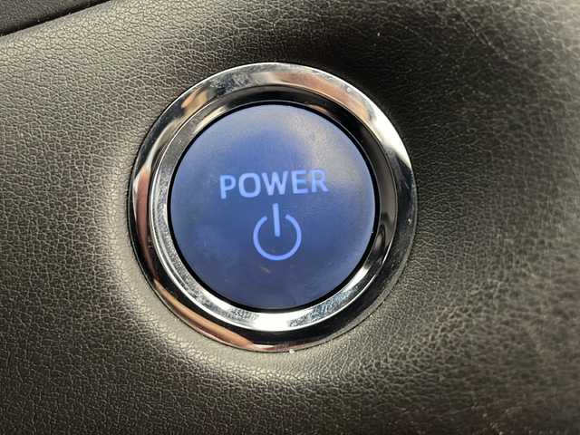 トヨタ クラウン ハイブリッド RS アドバンス 宮崎県 2018(平30)年 4.3万km ホワイトパールクリスタルシャイン ワンオーナー/純正ナビ/（CD・DVD・フルセグTV・BTオーディオ・SD）/全方位カメラ/ビルトインETC/プリクラッシュセーフティ/ブラインドスポットモニター/レーダークルーズコントロール/デジタルインナーミラー/ハーフレザーシート/前席パワーシート・右前席シートメモリー/前席シートヒーター/ステアリングヒーター/LEDヘッドライト/前後コーナーセンサー/ドライブレコーダー/純正フロアマット/純正ドアバイザー/新車保証書/取扱説明書/スマートスペアキー×1本/カード型キー×1本