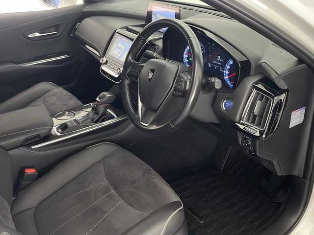 トヨタ クラウン ハイブリッド RS アドバンス 宮崎県 2018(平30)年 4.3万km ホワイトパールクリスタルシャイン ワンオーナー/純正ナビ/（CD・DVD・フルセグTV・BTオーディオ・SD）/全方位カメラ/ビルトインETC/プリクラッシュセーフティ/ブラインドスポットモニター/レーダークルーズコントロール/デジタルインナーミラー/ハーフレザーシート/前席パワーシート・右前席シートメモリー/前席シートヒーター/ステアリングヒーター/LEDヘッドライト/前後コーナーセンサー/ドライブレコーダー/純正フロアマット/純正ドアバイザー/新車保証書/取扱説明書/スマートスペアキー×1本/カード型キー×1本