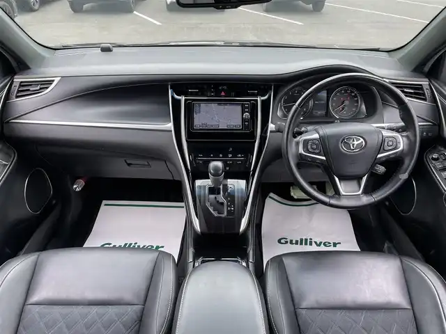 トヨタ ハリアー プレミアム 茨城県 2017(平29)年 5.9万km スパークリングブラックパールクリスタルシャイン 純正ナビ/【AM・FM・TV・BT・SD・ＣＤ・ＤＶＤ】/パワーシート/電動リアゲート/アイドリングストップ/MTモード付AT/レーダークルコン/Bカメラ/ETC2.0/前後ドラレコ/ブレーキホールド/ハーフレザーシート/ステリモ/オートライト/オートハイビーム/Fフォグ/LEDライト/純正フロアマット/純正アルミホイール