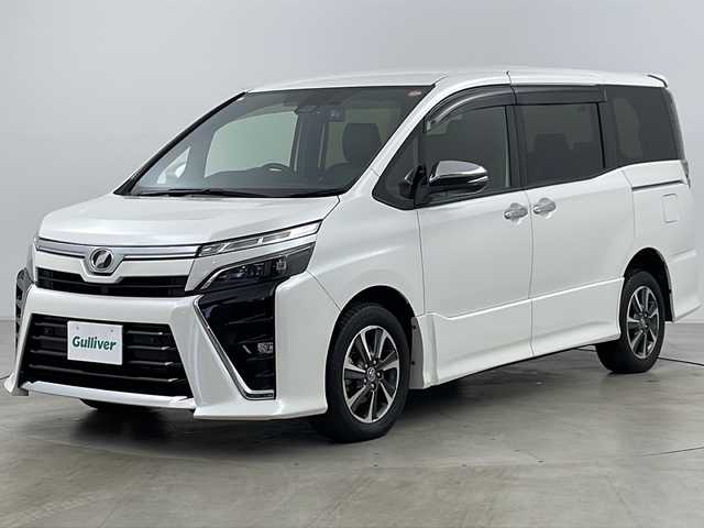 トヨタ ヴォクシー ZS 煌Ⅱ 道央・札幌 2019(平31)年 6.1万km ホワイトパールクリスタルシャイン ・4WD/・ワンオーナー/・社外ナビ&フルセグ&CD&DVD&BT/・トヨタセーフティセンス/・レーンディパーチャーアラート/・パーキングサポートブレーキ/・パーキングクリアランスソナー/・先行車発進告知/・両側パワースライドドア/・前後社外ドライブレコーダー/・レザー調シートカバー/・革巻きステアリング/・オートマチックハイビーム/・オートライト/・LEDヘッドライト/・LEDフォグ/・ドアミラーウィンカー/・ETC/・スマートキー一体型リモコンスターター/・純正16インチAW/・アイドリングストップ/・プッシュスタート/・横滑り防止
