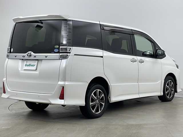 トヨタ ヴォクシー ZS 煌Ⅱ 道央・札幌 2019(平31)年 6.1万km ホワイトパールクリスタルシャイン ・4WD/・ワンオーナー/・社外ナビ&フルセグ&CD&DVD&BT/・トヨタセーフティセンス/・レーンディパーチャーアラート/・パーキングサポートブレーキ/・パーキングクリアランスソナー/・先行車発進告知/・両側パワースライドドア/・前後社外ドライブレコーダー/・レザー調シートカバー/・革巻きステアリング/・オートマチックハイビーム/・オートライト/・LEDヘッドライト/・LEDフォグ/・ドアミラーウィンカー/・ETC/・スマートキー一体型リモコンスターター/・純正16インチAW/・アイドリングストップ/・プッシュスタート/・横滑り防止