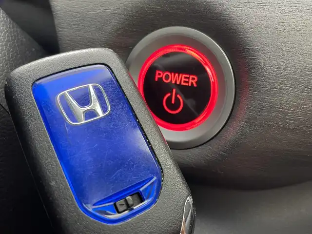 ホンダ フリード ハイブリット G ホンダセンシング 茨城県 2022(令4)年 3.9万km クリスタルブラックパール 純正ナビ/バックカメラ/フルセグ/衝突被害軽減ブレーキ/車線逸脱抑制装置/レーダークルーズコントロール/両側電動スライドドア/ETC/ドラレコ/シートヒーター/純正15インチAW/LEDヘッドライト/スマートキー