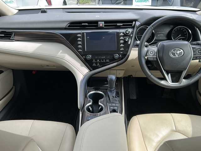 トヨタ カムリ G レザーパッケージ 福岡県 2018(平30)年 6.4万km プラチナホワイトパールマイカ 純正ナビ（BT/AM/FM/DISC/SD/SDREC/AUX/BR/フルセグ）/バックカメラ/レーダークルーズコントロール/LEDヘッドライト/オートマチックハイビーム/オートライト/フォグランプ/レザーシート/DN席シートヒーター/DN席パワーシート/純正18インチAW/DUALオートエアコン/ステアリングスイッチ/BSM/RCTA/電動パーキングブレーキ/横滑り防止装置/盗難防止装置/レーンキープアシスト/TVキャンセラー/ISOFIX/オート電動格納ミラー/スマートキー/ETC/保証書/取扱説明書