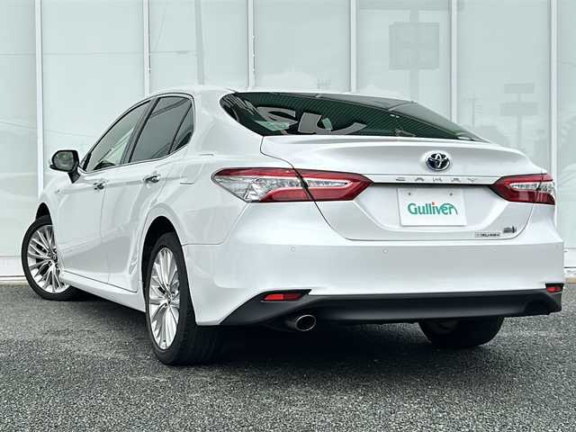 トヨタ カムリ G レザーパッケージ 福岡県 2018(平30)年 6.4万km プラチナホワイトパールマイカ 純正ナビ（BT/AM/FM/DISC/SD/SDREC/AUX/BR/フルセグ）/バックカメラ/レーダークルーズコントロール/LEDヘッドライト/オートマチックハイビーム/オートライト/フォグランプ/レザーシート/DN席シートヒーター/DN席パワーシート/純正18インチAW/DUALオートエアコン/ステアリングスイッチ/BSM/RCTA/電動パーキングブレーキ/横滑り防止装置/盗難防止装置/レーンキープアシスト/TVキャンセラー/ISOFIX/オート電動格納ミラー/スマートキー/ETC/保証書/取扱説明書