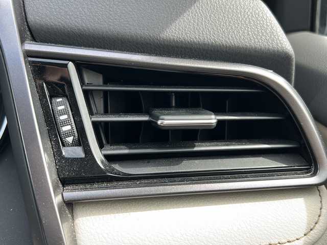 トヨタ カムリ G レザーパッケージ 福岡県 2018(平30)年 6.4万km プラチナホワイトパールマイカ 純正ナビ（BT/AM/FM/DISC/SD/SDREC/AUX/BR/フルセグ）/バックカメラ/レーダークルーズコントロール/LEDヘッドライト/オートマチックハイビーム/オートライト/フォグランプ/レザーシート/DN席シートヒーター/DN席パワーシート/純正18インチAW/DUALオートエアコン/ステアリングスイッチ/BSM/RCTA/電動パーキングブレーキ/横滑り防止装置/盗難防止装置/レーンキープアシスト/TVキャンセラー/ISOFIX/オート電動格納ミラー/スマートキー/ETC/保証書/取扱説明書