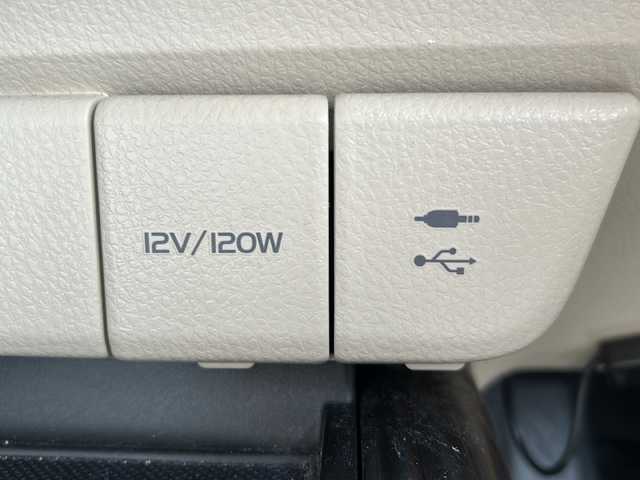 トヨタ カムリ G レザーパッケージ 福岡県 2018(平30)年 6.4万km プラチナホワイトパールマイカ 純正ナビ（BT/AM/FM/DISC/SD/SDREC/AUX/BR/フルセグ）/バックカメラ/レーダークルーズコントロール/LEDヘッドライト/オートマチックハイビーム/オートライト/フォグランプ/レザーシート/DN席シートヒーター/DN席パワーシート/純正18インチAW/DUALオートエアコン/ステアリングスイッチ/BSM/RCTA/電動パーキングブレーキ/横滑り防止装置/盗難防止装置/レーンキープアシスト/TVキャンセラー/ISOFIX/オート電動格納ミラー/スマートキー/ETC/保証書/取扱説明書