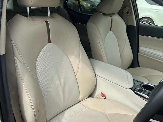 トヨタ カムリ G レザーパッケージ 福岡県 2018(平30)年 6.4万km プラチナホワイトパールマイカ 純正ナビ（BT/AM/FM/DISC/SD/SDREC/AUX/BR/フルセグ）/バックカメラ/レーダークルーズコントロール/LEDヘッドライト/オートマチックハイビーム/オートライト/フォグランプ/レザーシート/DN席シートヒーター/DN席パワーシート/純正18インチAW/DUALオートエアコン/ステアリングスイッチ/BSM/RCTA/電動パーキングブレーキ/横滑り防止装置/盗難防止装置/レーンキープアシスト/TVキャンセラー/ISOFIX/オート電動格納ミラー/スマートキー/ETC/保証書/取扱説明書