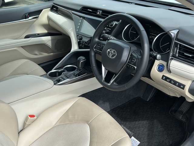 トヨタ カムリ G レザーパッケージ 福岡県 2018(平30)年 6.4万km プラチナホワイトパールマイカ 純正ナビ（BT/AM/FM/DISC/SD/SDREC/AUX/BR/フルセグ）/バックカメラ/レーダークルーズコントロール/LEDヘッドライト/オートマチックハイビーム/オートライト/フォグランプ/レザーシート/DN席シートヒーター/DN席パワーシート/純正18インチAW/DUALオートエアコン/ステアリングスイッチ/BSM/RCTA/電動パーキングブレーキ/横滑り防止装置/盗難防止装置/レーンキープアシスト/TVキャンセラー/ISOFIX/オート電動格納ミラー/スマートキー/ETC/保証書/取扱説明書