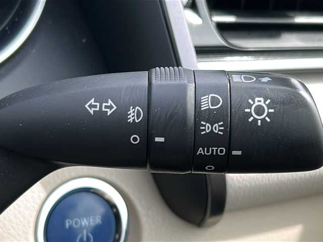 トヨタ カムリ G レザーパッケージ 福岡県 2018(平30)年 6.4万km プラチナホワイトパールマイカ 純正ナビ（BT/AM/FM/DISC/SD/SDREC/AUX/BR/フルセグ）/バックカメラ/レーダークルーズコントロール/LEDヘッドライト/オートマチックハイビーム/オートライト/フォグランプ/レザーシート/DN席シートヒーター/DN席パワーシート/純正18インチAW/DUALオートエアコン/ステアリングスイッチ/BSM/RCTA/電動パーキングブレーキ/横滑り防止装置/盗難防止装置/レーンキープアシスト/TVキャンセラー/ISOFIX/オート電動格納ミラー/スマートキー/ETC/保証書/取扱説明書
