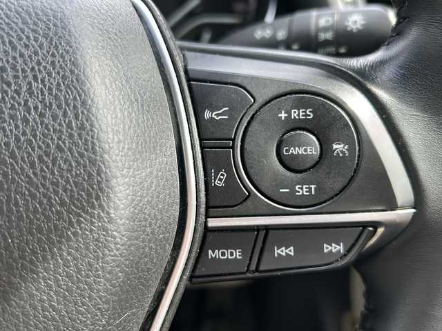 トヨタ カムリ G レザーパッケージ 福岡県 2018(平30)年 6.4万km プラチナホワイトパールマイカ 純正ナビ（BT/AM/FM/DISC/SD/SDREC/AUX/BR/フルセグ）/バックカメラ/レーダークルーズコントロール/LEDヘッドライト/オートマチックハイビーム/オートライト/フォグランプ/レザーシート/DN席シートヒーター/DN席パワーシート/純正18インチAW/DUALオートエアコン/ステアリングスイッチ/BSM/RCTA/電動パーキングブレーキ/横滑り防止装置/盗難防止装置/レーンキープアシスト/TVキャンセラー/ISOFIX/オート電動格納ミラー/スマートキー/ETC/保証書/取扱説明書
