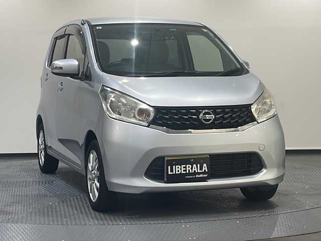日産 デイズ X 新潟県 2013(平25)年 8万km クールシルバー 社外メモリーナビ/・フルセグTV/・CD/・DVD/・AM/FM/・Bluetooth/ドライブレコーダー/バックカメラ/３６０度カメラ/運転席シートヒーター/プッシュスタート/ウインカーミラー/純正フロアマット/純正ドアバイザー