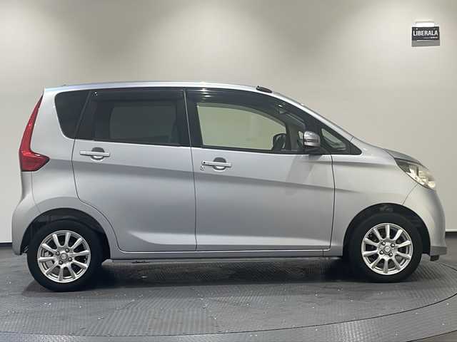 日産 デイズ X 新潟県 2013(平25)年 8万km クールシルバー 社外メモリーナビ/・フルセグTV/・CD/・DVD/・AM/FM/・Bluetooth/ドライブレコーダー/バックカメラ/３６０度カメラ/運転席シートヒーター/プッシュスタート/ウインカーミラー/純正フロアマット/純正ドアバイザー