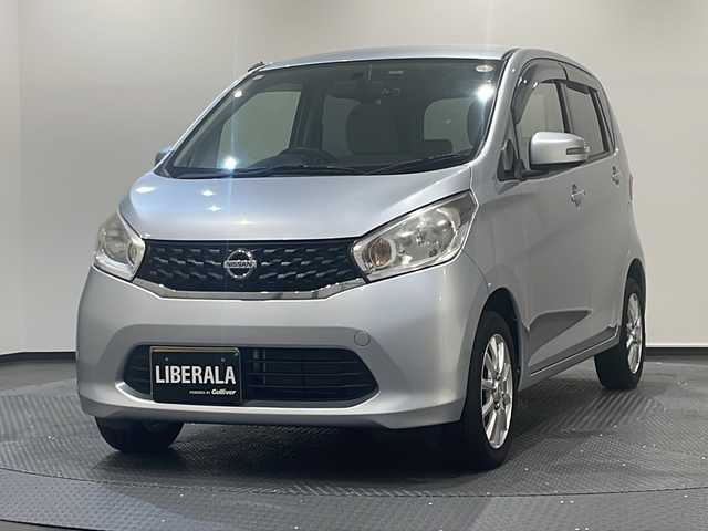 日産 デイズ X 新潟県 2013(平25)年 8万km クールシルバー 社外メモリーナビ/・フルセグTV/・CD/・DVD/・AM/FM/・Bluetooth/ドライブレコーダー/バックカメラ/３６０度カメラ/運転席シートヒーター/プッシュスタート/ウインカーミラー/純正フロアマット/純正ドアバイザー