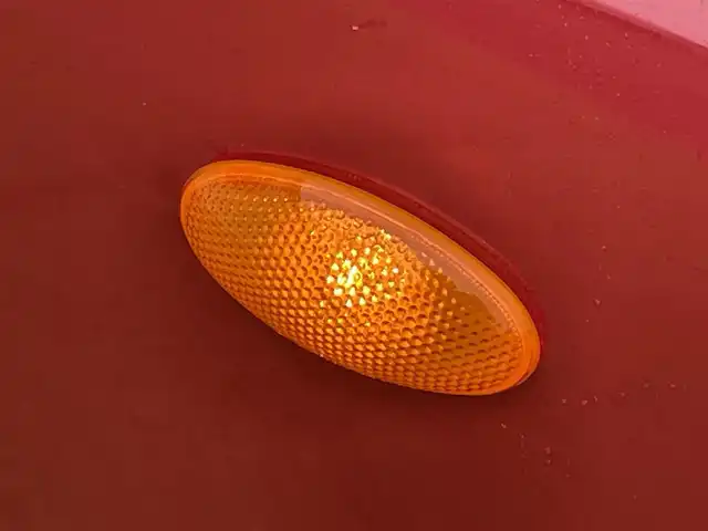 スズキ アルト L 香川県 2021(令3)年 0.9万km フェニックスレッドパール 純正オーディオ/→AM/FM/CD/衝突軽減ブレーキ/シートヒーター/コーナーセンサー/レーンキープアシスト/アイドリングストップ/横滑り防止装置/オートハイビーム/純正フロアマット/電格ミラー/ヘッドライトレベライザー