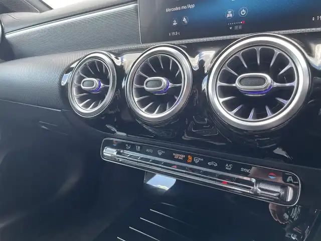 メルセデス・ベンツ Ａ２００ｄ AMGライン 栃木県 2019(令1)年 6.3万km デジタルホワイト レザーエクスクルーシブパッケージ/┗黒革シート/┗アンビエントライト64色/┗アルミニウムインテリアトリム/アドバンスドパッケージ/┗全方位カメラ/┗ヘッドアップディスプレイ/┗アドバンスドサウンドシステム/レーダーセーフティパッケージ/ナビゲーションパッケージ/ワンオーナー /パワーシート /シートヒーター /ナビ/フルセグTV/ETC/レーンキープアシスト/ブラインドスポット /パークトロニック /ACC