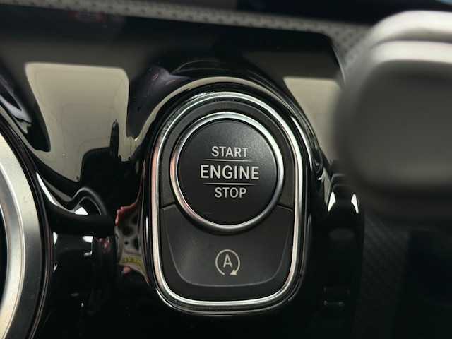 メルセデス・ベンツ ＣＬＡ２００ｄ AMGライン 大阪府 2020(令2)年 12.5万km ポーラホワイト /禁煙車//ワンオーナー車//パノラミックスライディングルーフ//AMGライン/・専用エクステリア・専用アルミ・ロゴ付きブレーキキャリパー・18インチAMGアルミホイール・マルチビームLED・アンビエントライト(64色)//アドバンスドパッケージ/・360°カメラ・ヘッドアップディスプレイ・アドバンスドサウンド(10スピーカー)//レーダーセーフティーパッケージ/・アダプティブクルーズコントロール・ブラインドスポットアシスト・レーンキープアシスト//純正ナビ/・フルセグTV・USB・BT・FM・AM・Applecarplay・AndroidAuto//ハーフレザーシート//前席メモリー付パワーシート・シートヒーター//ETC2.0//ディーラーOPドライブレコーダー//パドルシフト//R3・R4・R5・R6記録簿有//保証書//取扱説明書//スペアキー