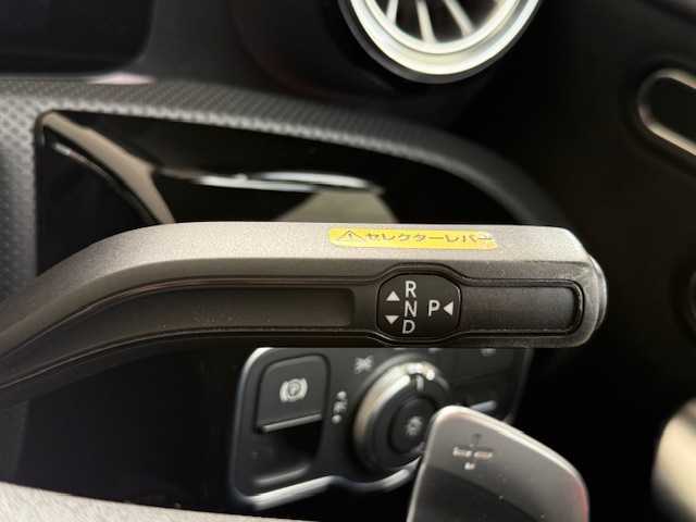 メルセデス・ベンツ ＣＬＡ２００ｄ AMGライン 大阪府 2020(令2)年 12.5万km ポーラホワイト /禁煙車//ワンオーナー車//パノラミックスライディングルーフ//AMGライン/・専用エクステリア・専用アルミ・ロゴ付きブレーキキャリパー・18インチAMGアルミホイール・マルチビームLED・アンビエントライト(64色)//アドバンスドパッケージ/・360°カメラ・ヘッドアップディスプレイ・アドバンスドサウンド(10スピーカー)//レーダーセーフティーパッケージ/・アダプティブクルーズコントロール・ブラインドスポットアシスト・レーンキープアシスト//純正ナビ/・フルセグTV・USB・BT・FM・AM・Applecarplay・AndroidAuto//ハーフレザーシート//前席メモリー付パワーシート・シートヒーター//ETC2.0//ディーラーOPドライブレコーダー//パドルシフト//R3・R4・R5・R6記録簿有//保証書//取扱説明書//スペアキー