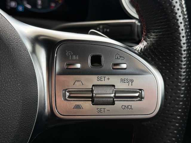 メルセデス・ベンツ ＣＬＡ２００ｄ AMGライン 大阪府 2020(令2)年 12.5万km ポーラホワイト /禁煙車//ワンオーナー車//パノラミックスライディングルーフ//AMGライン/・専用エクステリア・専用アルミ・ロゴ付きブレーキキャリパー・18インチAMGアルミホイール・マルチビームLED・アンビエントライト(64色)//アドバンスドパッケージ/・360°カメラ・ヘッドアップディスプレイ・アドバンスドサウンド(10スピーカー)//レーダーセーフティーパッケージ/・アダプティブクルーズコントロール・ブラインドスポットアシスト・レーンキープアシスト//純正ナビ/・フルセグTV・USB・BT・FM・AM・Applecarplay・AndroidAuto//ハーフレザーシート//前席メモリー付パワーシート・シートヒーター//ETC2.0//ディーラーOPドライブレコーダー//パドルシフト//R3・R4・R5・R6記録簿有//保証書//取扱説明書//スペアキー