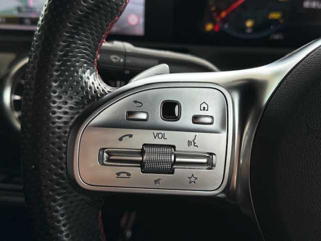 メルセデス・ベンツ ＣＬＡ２００ｄ AMGライン 大阪府 2020(令2)年 12.5万km ポーラホワイト /禁煙車//ワンオーナー車//パノラミックスライディングルーフ//AMGライン/・専用エクステリア・専用アルミ・ロゴ付きブレーキキャリパー・18インチAMGアルミホイール・マルチビームLED・アンビエントライト(64色)//アドバンスドパッケージ/・360°カメラ・ヘッドアップディスプレイ・アドバンスドサウンド(10スピーカー)//レーダーセーフティーパッケージ/・アダプティブクルーズコントロール・ブラインドスポットアシスト・レーンキープアシスト//純正ナビ/・フルセグTV・USB・BT・FM・AM・Applecarplay・AndroidAuto//ハーフレザーシート//前席メモリー付パワーシート・シートヒーター//ETC2.0//ディーラーOPドライブレコーダー//パドルシフト//R3・R4・R5・R6記録簿有//保証書//取扱説明書//スペアキー