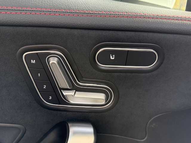 メルセデス・ベンツ ＣＬＡ２００ｄ AMGライン 大阪府 2020(令2)年 12.5万km ポーラホワイト /禁煙車//ワンオーナー車//パノラミックスライディングルーフ//AMGライン/・専用エクステリア・専用アルミ・ロゴ付きブレーキキャリパー・18インチAMGアルミホイール・マルチビームLED・アンビエントライト(64色)//アドバンスドパッケージ/・360°カメラ・ヘッドアップディスプレイ・アドバンスドサウンド(10スピーカー)//レーダーセーフティーパッケージ/・アダプティブクルーズコントロール・ブラインドスポットアシスト・レーンキープアシスト//純正ナビ/・フルセグTV・USB・BT・FM・AM・Applecarplay・AndroidAuto//ハーフレザーシート//前席メモリー付パワーシート・シートヒーター//ETC2.0//ディーラーOPドライブレコーダー//パドルシフト//R3・R4・R5・R6記録簿有//保証書//取扱説明書//スペアキー