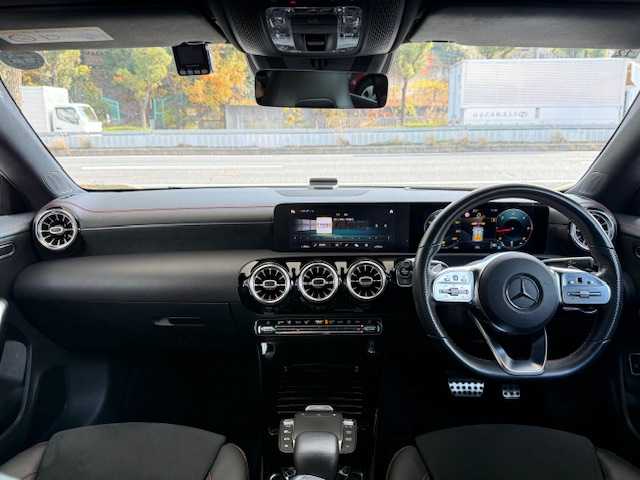 メルセデス・ベンツ ＣＬＡ２００ｄ AMGライン 大阪府 2020(令2)年 12.5万km ポーラホワイト /禁煙車//ワンオーナー車//パノラミックスライディングルーフ//AMGライン/・専用エクステリア・専用アルミ・ロゴ付きブレーキキャリパー・18インチAMGアルミホイール・マルチビームLED・アンビエントライト(64色)//アドバンスドパッケージ/・360°カメラ・ヘッドアップディスプレイ・アドバンスドサウンド(10スピーカー)//レーダーセーフティーパッケージ/・アダプティブクルーズコントロール・ブラインドスポットアシスト・レーンキープアシスト//純正ナビ/・フルセグTV・USB・BT・FM・AM・Applecarplay・AndroidAuto//ハーフレザーシート//前席メモリー付パワーシート・シートヒーター//ETC2.0//ディーラーOPドライブレコーダー//パドルシフト//R3・R4・R5・R6記録簿有//保証書//取扱説明書//スペアキー