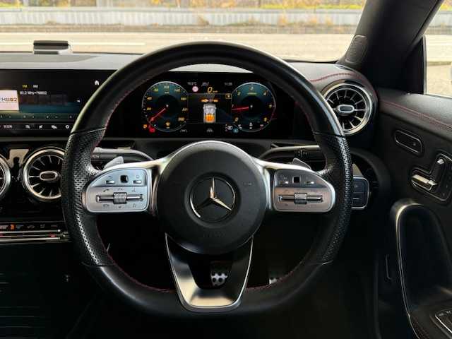 メルセデス・ベンツ ＣＬＡ２００ｄ AMGライン 大阪府 2020(令2)年 12.5万km ポーラホワイト /禁煙車//ワンオーナー車//パノラミックスライディングルーフ//AMGライン/・専用エクステリア・専用アルミ・ロゴ付きブレーキキャリパー・18インチAMGアルミホイール・マルチビームLED・アンビエントライト(64色)//アドバンスドパッケージ/・360°カメラ・ヘッドアップディスプレイ・アドバンスドサウンド(10スピーカー)//レーダーセーフティーパッケージ/・アダプティブクルーズコントロール・ブラインドスポットアシスト・レーンキープアシスト//純正ナビ/・フルセグTV・USB・BT・FM・AM・Applecarplay・AndroidAuto//ハーフレザーシート//前席メモリー付パワーシート・シートヒーター//ETC2.0//ディーラーOPドライブレコーダー//パドルシフト//R3・R4・R5・R6記録簿有//保証書//取扱説明書//スペアキー