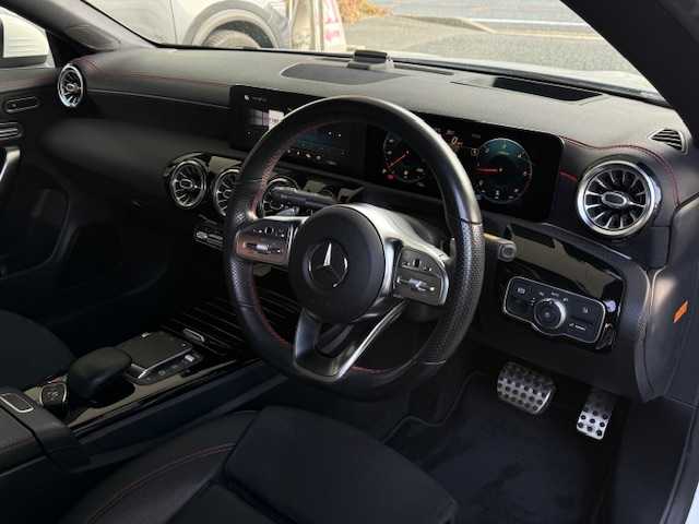 メルセデス・ベンツ ＣＬＡ２００ｄ AMGライン 大阪府 2020(令2)年 12.5万km ポーラホワイト /禁煙車//ワンオーナー車//パノラミックスライディングルーフ//AMGライン/・専用エクステリア・専用アルミ・ロゴ付きブレーキキャリパー・18インチAMGアルミホイール・マルチビームLED・アンビエントライト(64色)//アドバンスドパッケージ/・360°カメラ・ヘッドアップディスプレイ・アドバンスドサウンド(10スピーカー)//レーダーセーフティーパッケージ/・アダプティブクルーズコントロール・ブラインドスポットアシスト・レーンキープアシスト//純正ナビ/・フルセグTV・USB・BT・FM・AM・Applecarplay・AndroidAuto//ハーフレザーシート//前席メモリー付パワーシート・シートヒーター//ETC2.0//ディーラーOPドライブレコーダー//パドルシフト//R3・R4・R5・R6記録簿有//保証書//取扱説明書//スペアキー