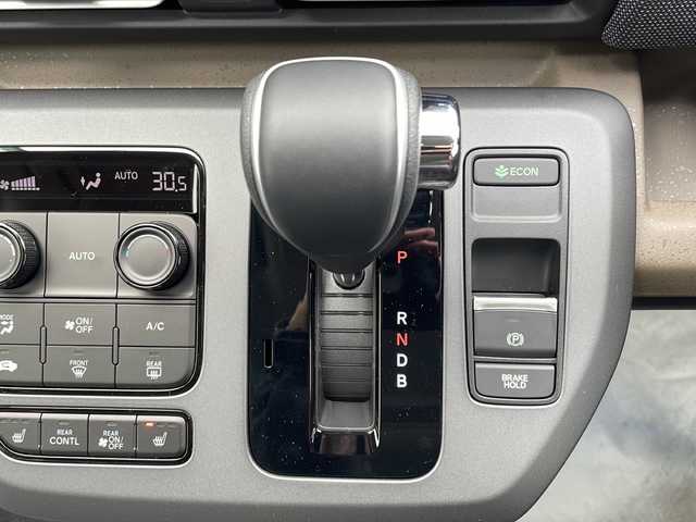 ホンダ フリード ハイブリット e:HEV AIR EX 山口県 2025(令7)年 0.1千km メテオロイドグレーメタリック 純正9インチナビ(LXM-242ZFNI)/【Bluetooth/フルセグTV/Apple CarPlay/Android Auto】/ホンダセンシング/・衝突軽減ブレーキ（CMBS）/・先行車発進お知らせ機能/・歩行者事故低減ステアリング/・路外逸脱抑制機能/・標識認識機能/・渋滞追従機能付アダプティブクルーズコントロール/・車線維持支援システム（LKAS）/・トラフィックジャムアシスト（渋滞運転支援機能）/・ブラインドスポットインフォメーション/・誤発進抑制機能/・後方誤発進抑制機能/・近距離衝突軽減ブレーキ/・急アクセル抑制機能/・パーキングセンサーシステム/・後退出庫サポート/・オートハイビーム/・アダプティブドライビングビーム/両側パワースライドドア/バックカメラ/LEDヘッドライト/D/Nシートヒーター/プッシュスタート/スマートキー/ステアリングリモコン