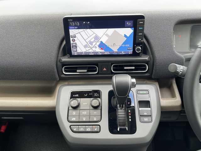 ホンダ フリード ハイブリット e:HEV AIR EX 山口県 2025(令7)年 0.1千km メテオロイドグレーメタリック 純正9インチナビ(LXM-242ZFNI)/【Bluetooth/フルセグTV/Apple CarPlay/Android Auto】/ホンダセンシング/・衝突軽減ブレーキ（CMBS）/・先行車発進お知らせ機能/・歩行者事故低減ステアリング/・路外逸脱抑制機能/・標識認識機能/・渋滞追従機能付アダプティブクルーズコントロール/・車線維持支援システム（LKAS）/・トラフィックジャムアシスト（渋滞運転支援機能）/・ブラインドスポットインフォメーション/・誤発進抑制機能/・後方誤発進抑制機能/・近距離衝突軽減ブレーキ/・急アクセル抑制機能/・パーキングセンサーシステム/・後退出庫サポート/・オートハイビーム/・アダプティブドライビングビーム/両側パワースライドドア/バックカメラ/LEDヘッドライト/D/Nシートヒーター/プッシュスタート/スマートキー/ステアリングリモコン