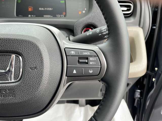 ホンダ フリード ハイブリット e:HEV AIR EX 山口県 2025(令7)年 0.1千km メテオロイドグレーメタリック 純正9インチナビ(LXM-242ZFNI)/【Bluetooth/フルセグTV/Apple CarPlay/Android Auto】/ホンダセンシング/・衝突軽減ブレーキ（CMBS）/・先行車発進お知らせ機能/・歩行者事故低減ステアリング/・路外逸脱抑制機能/・標識認識機能/・渋滞追従機能付アダプティブクルーズコントロール/・車線維持支援システム（LKAS）/・トラフィックジャムアシスト（渋滞運転支援機能）/・ブラインドスポットインフォメーション/・誤発進抑制機能/・後方誤発進抑制機能/・近距離衝突軽減ブレーキ/・急アクセル抑制機能/・パーキングセンサーシステム/・後退出庫サポート/・オートハイビーム/・アダプティブドライビングビーム/両側パワースライドドア/バックカメラ/LEDヘッドライト/D/Nシートヒーター/プッシュスタート/スマートキー/ステアリングリモコン